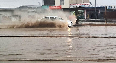Şanlıurfa'da sağanak günlük hayatı olumsuz etkiledi