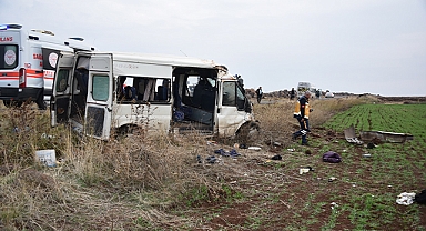 Şanlıurfa'da tarım işçilerini taşıyan minibüs devrildi: 23 yaralı