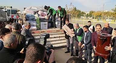 Şanlıurfa'dan Suriye'ye 7 tır insani yardım