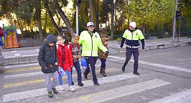 Şanlıurfa'nın ilçesinde 'güvenli geçiş uygulaması' başlatıldı
