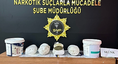 Uyuşturucuyu boya kovasında Şanlıurfa'ya sokmaya çalıştılar