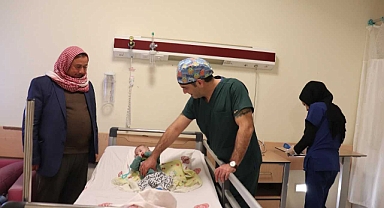 Bağırsak felçli bebek ameliyatla sağlığına kavuştu