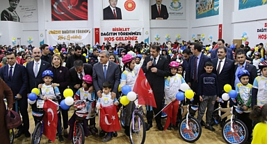 Haliliye'de 400 çocuğa bisiklet hediye edildi