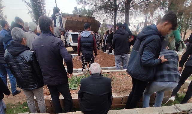 Ölü bulunan baba ve çocukları Şanlıurfa&#039;da toprağa verildi