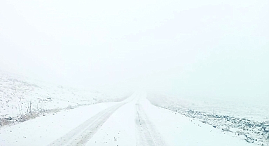 Şanlıurfa'da kar nedeniyle yol ulaşıma kapandı
