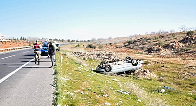 Şanlıurfa'da kontrolden çıkan otomobil devrildi: Yaralılar var