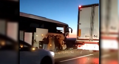 Şanlıurfa'da yolcu otobüsü traktöre çarptı