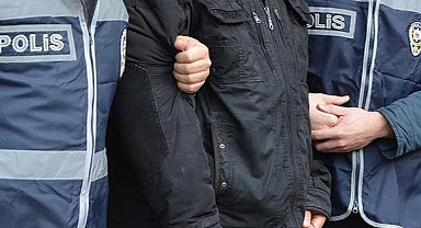 Uyuşturucu satmaktan hapis cezası aldı, üzerinde esrarla yakalandı