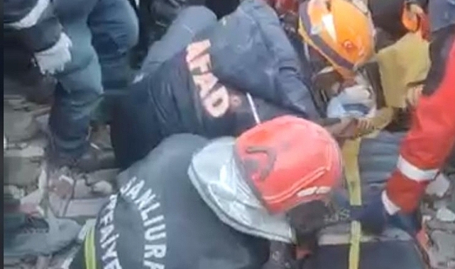 53 saat sonra enkaz altından çıkarıldı