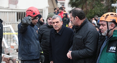 Beyazgül enkaz bölgesinde incelemede bulundu