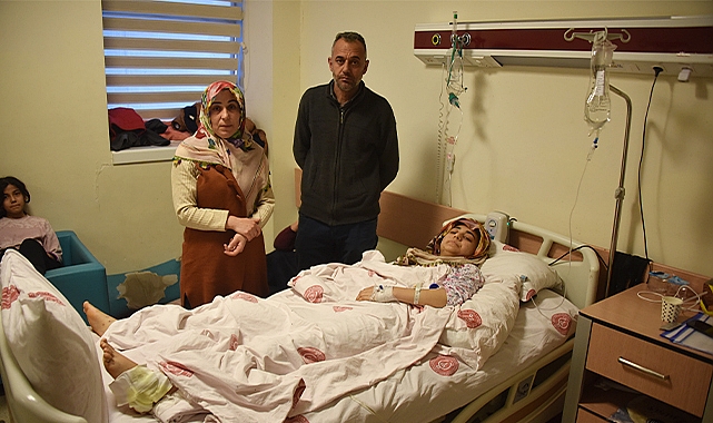 Çocuklarını enkazdan çıkaran baba: Işığı görünce umut oldu