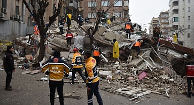 Depremden etkilenen illerde eğitime ara verildi
