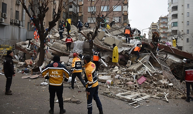 Depremden etkilenen illerde eğitime ara verildi