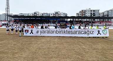 Depremzedeler için dostluk maçı yaptılar