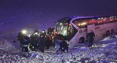 Yolcu otobüsü şarampole düştü: Çok sayıda yaralı var