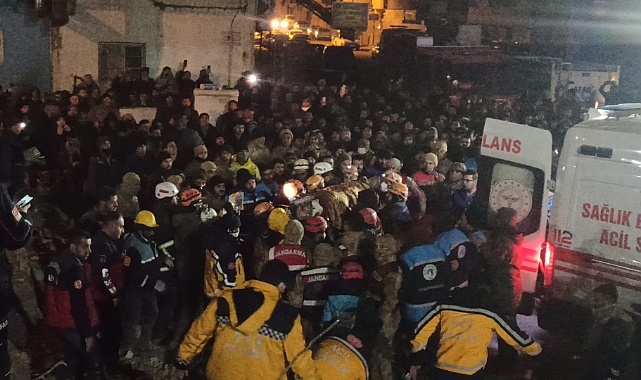 Şanlıurfa&#039;da bir kişi 69 saat sonra enkazdan çıkarıldı