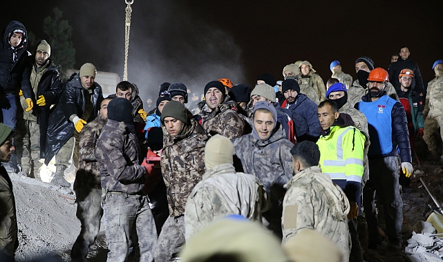 Şanlıurfa&#039;da enkazın altında kalan kadın 22 saat sonra kurtarıldı