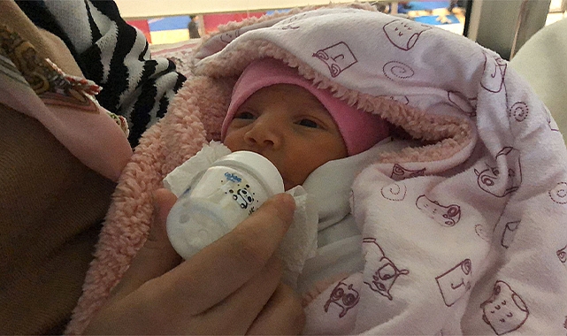 Şanlıurfa&#039;da hamile depremzede kadın ambulansta doğum yaptı