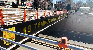 Şanlıurfa'da köprülü kavşaktan kaldırılan 15 Temmuz ismi yeniden asıldı