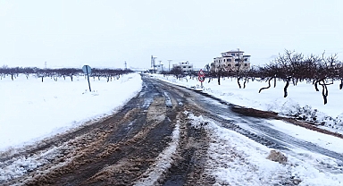 Şanlıurfa ve çevre illerde kar yağışı etkisini sürdürüyor