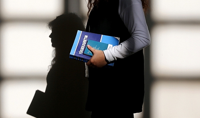 Üniversitelerin açılışı süresiz ertelendi