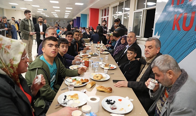 Bakan Çavuşoğlu Şanlıurfa&#039;da sahur yaptı