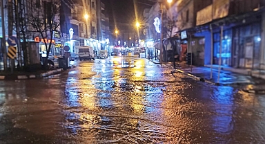 Bozova'da cadde ve sokaklar göle döndü