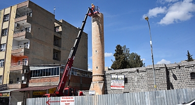 Depremde hasar gören tarihi camiler onarılıyor