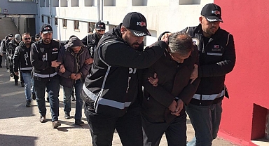 Depremde yıkılan binalarla ilgili tutuklananların sayısı 247'ye yükseldi