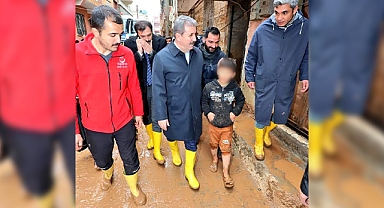 Destici'nin Şanlıurfa'da bir çocukla verdiği poz tepki çekti