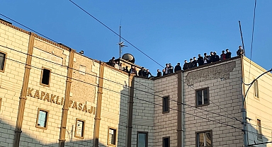 Kapaklı Pasajı esnafı çatıda eylem yaptı