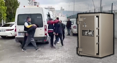 Şanlıurfa'da ağır hasarlı binadan çelik kasa çaldılar