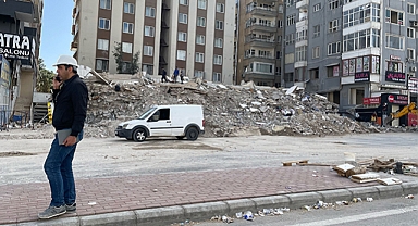 Şanlıurfa'da çöken binanın enkazından numuneler alındı