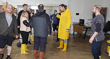 Şanlıurfa'da devlet hastanesini su bastı, hastalar tahliye edildi