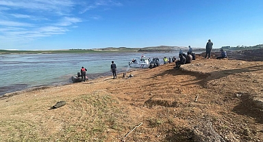 Şanlıurfa'da kayıp tır sürücüsünü arama çalışmaları devam ediyor