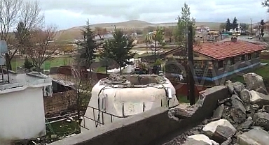 Şanlıurfa'da minareye yıldırım isabet etti