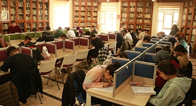 Şanlıurfa'da öğrenciler kütüphanelerde sınava hazırlanıyor
