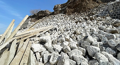 Şanlıurfa'da restore edilen tarihi kale depremde hasar gördü