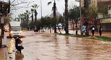 Şanlıurfa'da şiddetli sağanak: Valilikten uyarı geldi