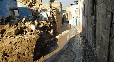 Şanlıurfa'nın tarihi sokaklarındaki molozlar kaldırılıyor