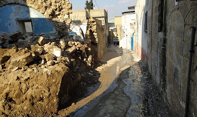 Şanlıurfa&#039;nın tarihi sokaklarındaki molozlar kaldırılıyor
