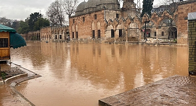 Tarihi Balıklıgöl taştı