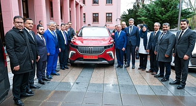 AK Parti Şanlıurfa milletvekili adayları TOGG ile hatıra fotoğrafı çekti