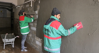 Karaköprü'de selden zarar gören evlerin onarımı sürüyor