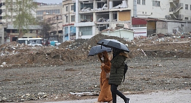 Meteorolojiden deprem bölgesi için sağanak uyarısı