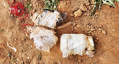 Şanlıurfa'da tarlaya gömülü bidondan patlayıcı çıktı
