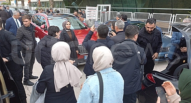 Şanlıurfa'da Togg'la fotoğraf çektirme yarışı
