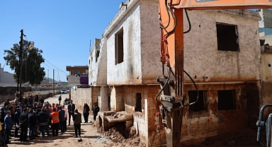 Şanlıurfa'da yıkım kararı alınan binalarla ilgili çalışmalar başladı