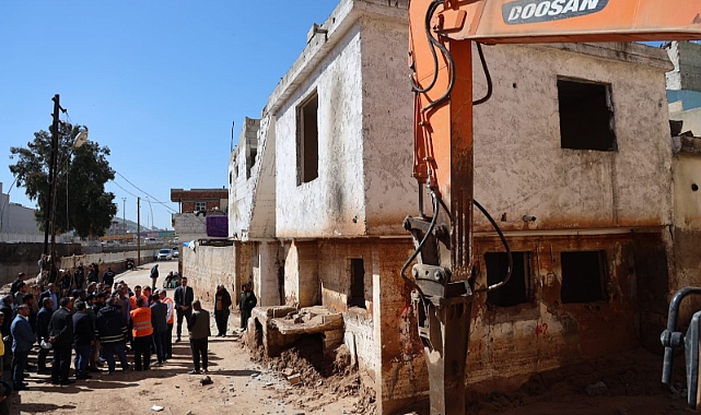 Şanlıurfa'da yıkım kararı alınan binalarla ilgili çalışmalar başladı