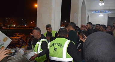 Viranşehir'de kandil simidi dağıtıldı